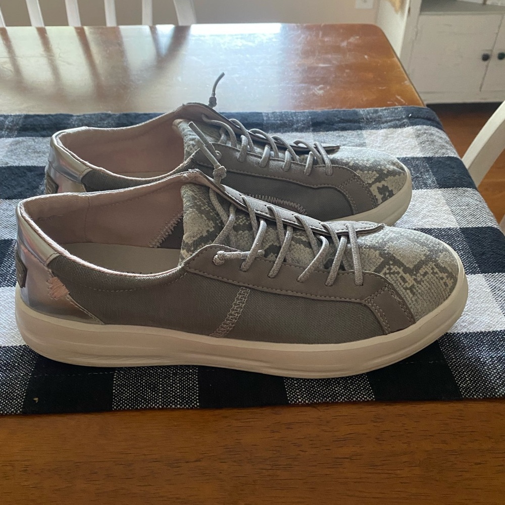 Woman’s hey dude Karina shoes